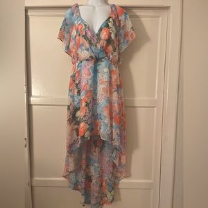 Beautiful NWT  AUW dress . Pastel colors size M